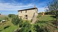Toscana Immobiliare - The farmhouse in Val d'Orcia has been renovated and is in excellent condition.