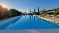 Toscana Immobiliare - La propiedad ha sido recientemente renovada y cuenta con un cuidado jardín dentro del cual, en una zona vallada, hay una espléndida piscina de 5x16 metros.
