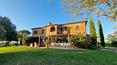 Toscana Immobiliare - The 450 square metres farmhouse offers a total of three flats, nine rooms and 12 bathrooms, and has been renovated maintaining the rustic style characteristic of the place.