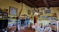 Toscana Immobiliare - Immergé dans la belle campagne toscane, non loin du village de Foiano della Chiana, nous offrons à la vente cette propriété antique.