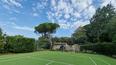 Toscana Immobiliare - A completare la proprietà una bella piscina e campo da tennis di circa 720 mq con annessi spogliatoi.