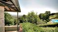 Toscana Immobiliare - Una villa de piedra situada en las colinas cubiertas de olivos que dominan Monte San Savino