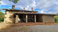Toscana Immobiliare - Casa de piedra con vistas y piscina en venta cerca de la ciudad medieval de Monte San Savino.