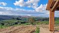 Toscana Immobiliare - La proprietà gode di una posizione bellissima e di una vista mozzafiato, a due passi dal piccolo borgo di Montisi e immersa nella natura più incontaminata.