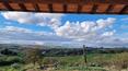 Toscana Immobiliare - Montalcino, in posizione dominante, circondato dalla campagna toscana e dalle Crete Senesi, è in vendita questo incantevole casale.