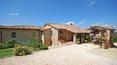 Toscana Immobiliare - Beautiful farm with 10 hectares of land for sale in the heart of Tuscany