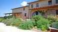 Toscana Immobiliare - Bauernhaus mit Land zu verkaufen in der Nähe von Siena Toskana