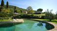Toscana Immobiliare - Gli edifici sono immersi nel verde giardino dove si trova anche una meravigliosa piscina