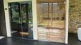 Toscana Immobiliare - Charmante ferme rénovée avec jardin, oliveraie, jacuzzi, piscine, spa, 4 chambres et 4 salles de bains à vendre à Cortona, en Toscane.