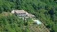 Toscana Immobiliare - The farmhouse houses 5 bedrooms and 5 bathrooms and is on two levels