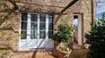 Toscana Immobiliare - Il casale di circa 350 mq si sviluppa su tre piani fuori terra