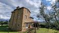Toscana Immobiliare - The farmhouse is perfectly restored with traditional Tuscan materials