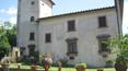 Toscana Immobiliare - Alla sommità di uno dei due fabbricati spicca una torre