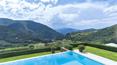 Toscana Immobiliare - Deux villas rénovées avec deux piscines à débordement avec solarium et jardin à vendre à quelques kilomètres de la ville de Florence