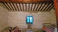 Toscana Immobiliare - La casa está construida en el estilo rural toscano