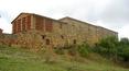 Toscana Immobiliare - Podere da ristrutturare, circondato da circa 96 ettari di terreno, in vendita in provincia di Siena