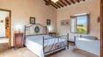 Toscana Immobiliare - Das Anwesen wird durch einen 6x12 m großen Panoramapool mit römischer Treppe und Solarium bereichert