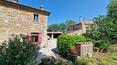 Toscana Immobiliare - Le possenti e antiche mura in pietra e travertino contribuiscono a rendere gli ambienti caldi di inverno e freschi d'estate