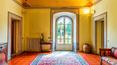 Toscana Immobiliare - Las amplias habitaciones con frescos conservan el ambiente de antaño