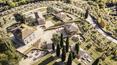 Toscana Immobiliare - Splendid real estate complex on the top of a small Tuscan hill