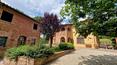 Toscana Immobiliare - La hermosa villa goza de hermosas vistas sobre la campiña toscana y absoluta privacidad
