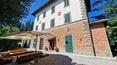 Toscana Immobiliare - Prestigiosa villa liberty immersa in un parco di 2,5 ettari con magnifici lecci e una grande varietà di piante secolari