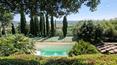 Toscana Immobiliare - All'interno del parco si collocano un campo tennis, una piscina, una cappella privata e un ampio terrazzo
