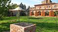 Toscana Immobiliare - Casale ristrutturato con piscina e vigneto a Montepulciano