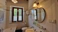 Toscana Immobiliare - Casale con piscina e terreno in vendita nella campagna toscana