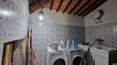 Toscana Immobiliare - Casale con piscina e terreno in vendita nella campagna toscana