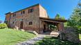 Toscana Immobiliare - Prestigious farmhouse with terracotta floors and exposed beams, pool, outbuilding and garden for sale in Tuscany