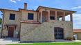 Toscana Immobiliare - La casa colonica è situata a pochi chilometri dalla cittadina medievale di Montepulciano
