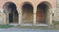 Toscana Immobiliare - Ferme avec annexe et terrain dans le Val d'Orcia