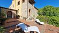 Toscana Immobiliare - Nel punto più panoramico della proprietà è presente un giardino con vasca idromassaggio