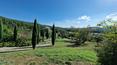 Toscana Immobiliare - Il casale in vendita offre una vista panoramica su tutta la Val d’Orcia