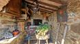 Toscana Immobiliare - Le finiture e gli arredi riprendono lo stile rustico tipico della campagna toscana