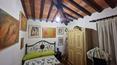 Toscana Immobiliare - Les intérieurs sont caractérisés par des sols en terre cuite, des arcs en brique et des plafonds avec des poutres en bois apparentes