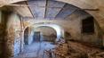 Toscana Immobiliare - La ferme est sur deux étages et couvre une superficie totale de 1 200 mètres carrés.