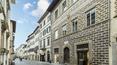 Toscana Immobiliare - This spacious historical flat is located in the heart of the city of Arezzo, Tuscany