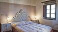Toscana Immobiliare -  Internamente, il casale conserva soffitti con travi in legno e pavimenti originali in cotto
