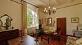 Toscana Immobiliare - Villa restaurada del siglo XX con jardín y anexos en venta a pocos pasos del centro histórico de Pienza, Toscana