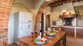 Toscana Immobiliare - Luxuriöses Bauernhaus mit altem Turm, Weinberg, Olivenhain und Swimmingpool zum Verkauf in Panoramalage in Monte San Savino, Arezzo, Toskana