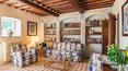 Toscana Immobiliare - Luxuriöses Bauernhaus mit altem Turm, Weinberg, Olivenhain und Swimmingpool zum Verkauf in Panoramalage in Monte San Savino, Arezzo, Toskana