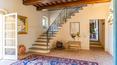 Toscana Immobiliare - Ferme de luxe avec tour ancienne, vignoble, oliveraie et piscine à vendre en position panoramique à Monte San Savino, Arezzo, Toscane