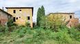 Toscana Immobiliare - Proprietà da ristrutturare con un casale, annessi e 2 ha di terreno in vendita in Toscana