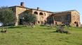 Toscana Immobiliare -  La proprietà gode di una straordinaria vista sulla campagna circostante