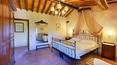 Toscana Immobiliare - Restauriertes Bauernhaus mit 2 Nebengebäuden, 11 Schlafzimmern, 10 Bädern, Pool und 7,8 ha Land in der Toskana