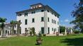 Toscana Immobiliare - Restaurierte neoklassizistische Villa mit 12 Wohnungen und Park in der Toskana zu verkaufen