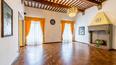 Toscana Immobiliare - Les chambres spacieuses et décorées de fresques conservent l'atmosphère d'antan