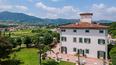 Toscana Immobiliare - Questa splendida villa neoclassica fu costruita sulle colline del Montalbano nella seconda metà del '700